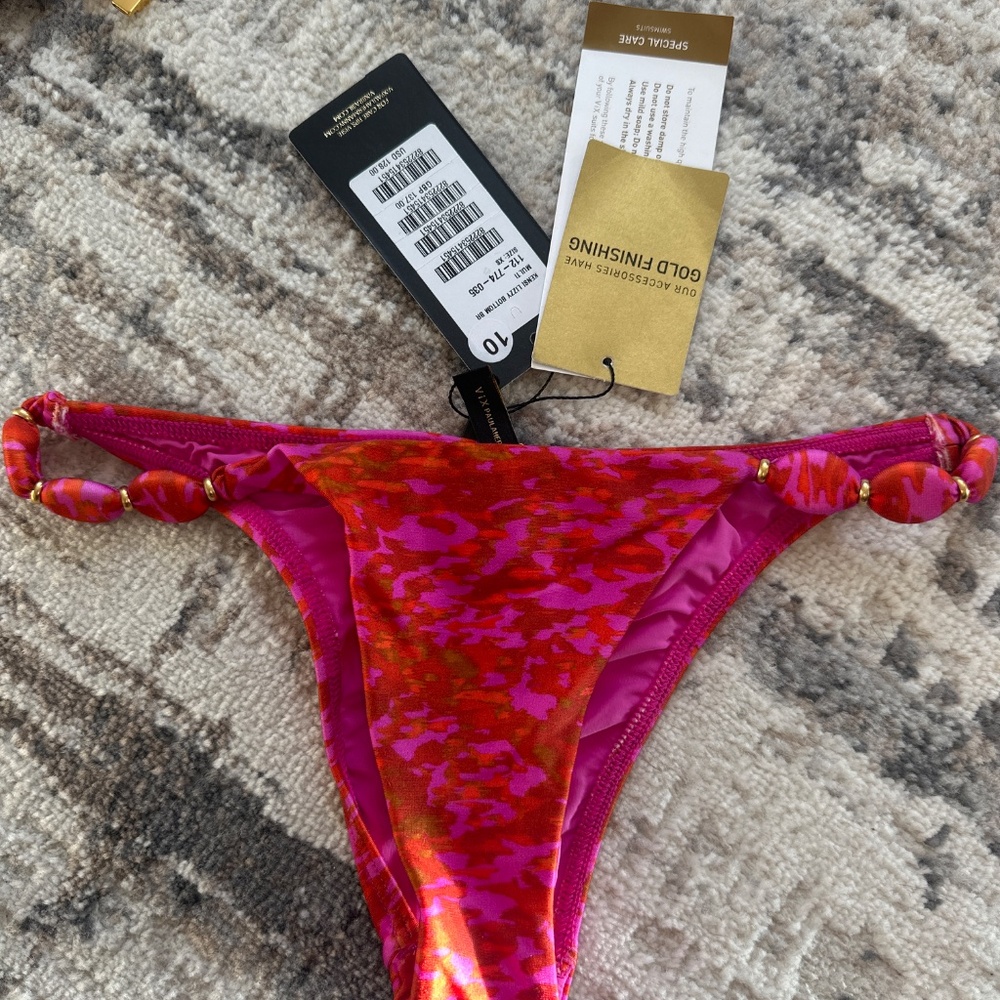 Bikini - Picture 4 of 6